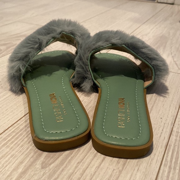 NWOT Fluffy women sandals, Size 8 - Picture 8 of 8
